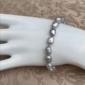 Elegant Silver Pearl Bracelet stretch